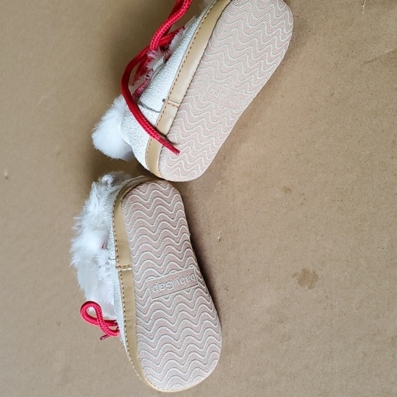 Baby Gap Apre Bootie faux fur red laces 3 -6 month - Picture 3 of 6